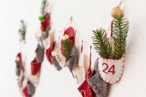 Adventskalender an der Wand — Stockfoto