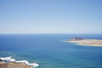 Лансароте островів і океан при яскравому сонячному світлі, Іспанія — стокове фото