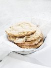 Close up shot of cookies in bowl with cloth napkin — Stock Photo