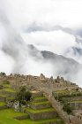 Frühmorgendlicher Nebel am Machu Picchu — Stockfoto