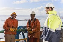 Workers talking on oil rig — Stock Photo