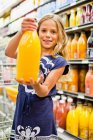 Girl shopping in grocery store — Stock Photo