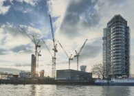 Перегляд розвитку блок квартири на Темзі, Лондон, Великобританія — стокове фото