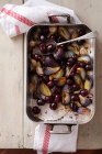 Roasted cherries with red onions and garlic — Stock Photo