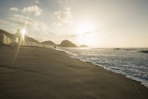 Praia de Copacabana ao amanhecer, Rio De Janeiro, Brasil — Fotografia de Stock