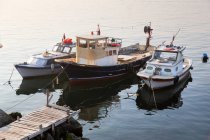 Канонерські човни, прикріплені до причалу — стокове фото