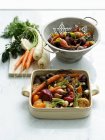 Frisches und gebackenes Gemüse — Stockfoto