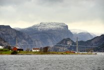 Pont suspendu au-dessus du Lysefjord, comté de Rogaland, Norvège — Photo de stock