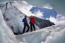 Hikers talking on melting glacier — Stock Photo