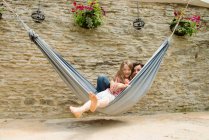 Portrait of mother and daughter in hammock — Stock Photo