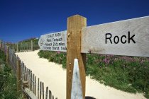 Gros plan du panneau indicateur de Rock, Cornwall — Photo de stock