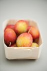 Punnet of ripe Victoria plums — Stock Photo