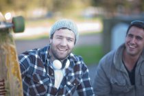 Two male friends with skateboard — Stock Photo