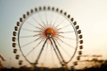 Ferris wheel against blue sky — Stock Photo