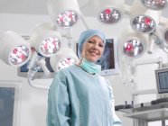 Female surgeon in operating theatre — Stock Photo