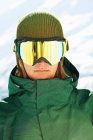 Портрет молодого сноубордиста в масці — стокове фото