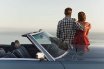 Couple admiring view on convertible — Stock Photo