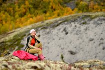 Porträt einer Wanderin, khibiny Berge, kola Halbinsel, Russland — Stockfoto