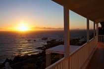 Coucher de soleil sur la mer à Simonstown — Photo de stock