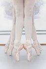 Ballet dancers feet on pointe shoes — Stock Photo