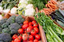 Vegetables on market stall — Stock Photo