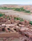 Vue de l'Ait Benhaddou construit sur la colline, Maroc — Photo de stock