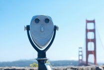 Telescope overlooking Golden Gate Bridge — Stock Photo