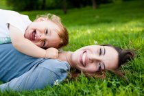Mother holding toddler in park — Stock Photo