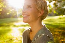 Woman smiling in park — Stock Photo