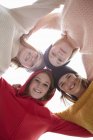 Retrato de quatro meninas adolescentes cabeça a cabeça — Fotografia de Stock