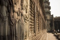 Relieves en las paredes de Angkor Wat - foto de stock