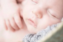 Primo piano del sonno del bambino — Foto stock