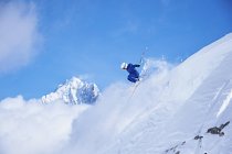 Skier, Chamonix, Франция, избирательный фокус — стоковое фото