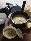 Curried parsnip soup with papdums — Stock Photo