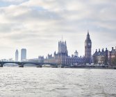 Vista das Casas do Parlamento e da Ponte Westminster, Londres, Reino Unido — Fotografia de Stock