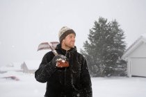 Man standing with snow shovel on shoulder — Stock Photo