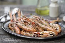 Fresh baked prawns — Stock Photo