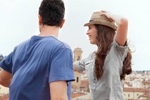 Paar mit Blick auf Aussicht, Florenz, Toskana, Italien — Stockfoto