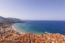 Vue du littoral et de la ville de Cefalu, Sicile, Italie — Photo de stock