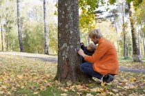 Father and son playing at bottom of tree — Stock Photo