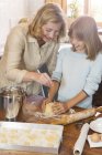 Mother and daughter making cookies — Stock Photo