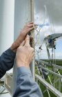 Техническое обслуживание лопастей ветряной турбины — стоковое фото
