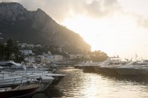 Port de Capri, Napoli, Campanie, Italie — Photo de stock