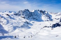 Snow covered mountain landscape and ski lift, Engelberg, Mount Titlis, Switzerland — Stock Photo