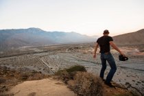 Man on hilltop, Palm Springs, California, USA — Stock Photo