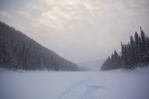 View of snow covered valley, Sarsy Village, Sverdlovsk Oblast, Russia — Stock Photo