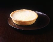 Tarta espolvoreada con azúcar glaseado - foto de stock