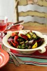 Салат из жареных овощей — стоковое фото