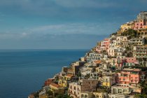 Maisons à flanc de colline à Positano — Photo de stock