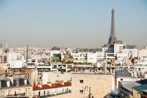 Paysage urbain de Paris avec tour Eiffel — Photo de stock